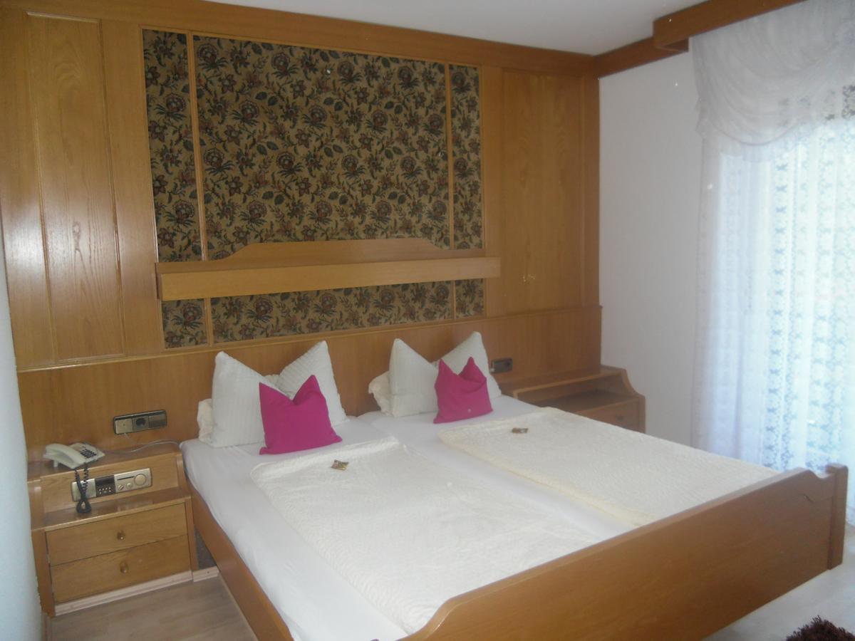 Hotel Zur Linde Bad Herrenalb Exterior photo