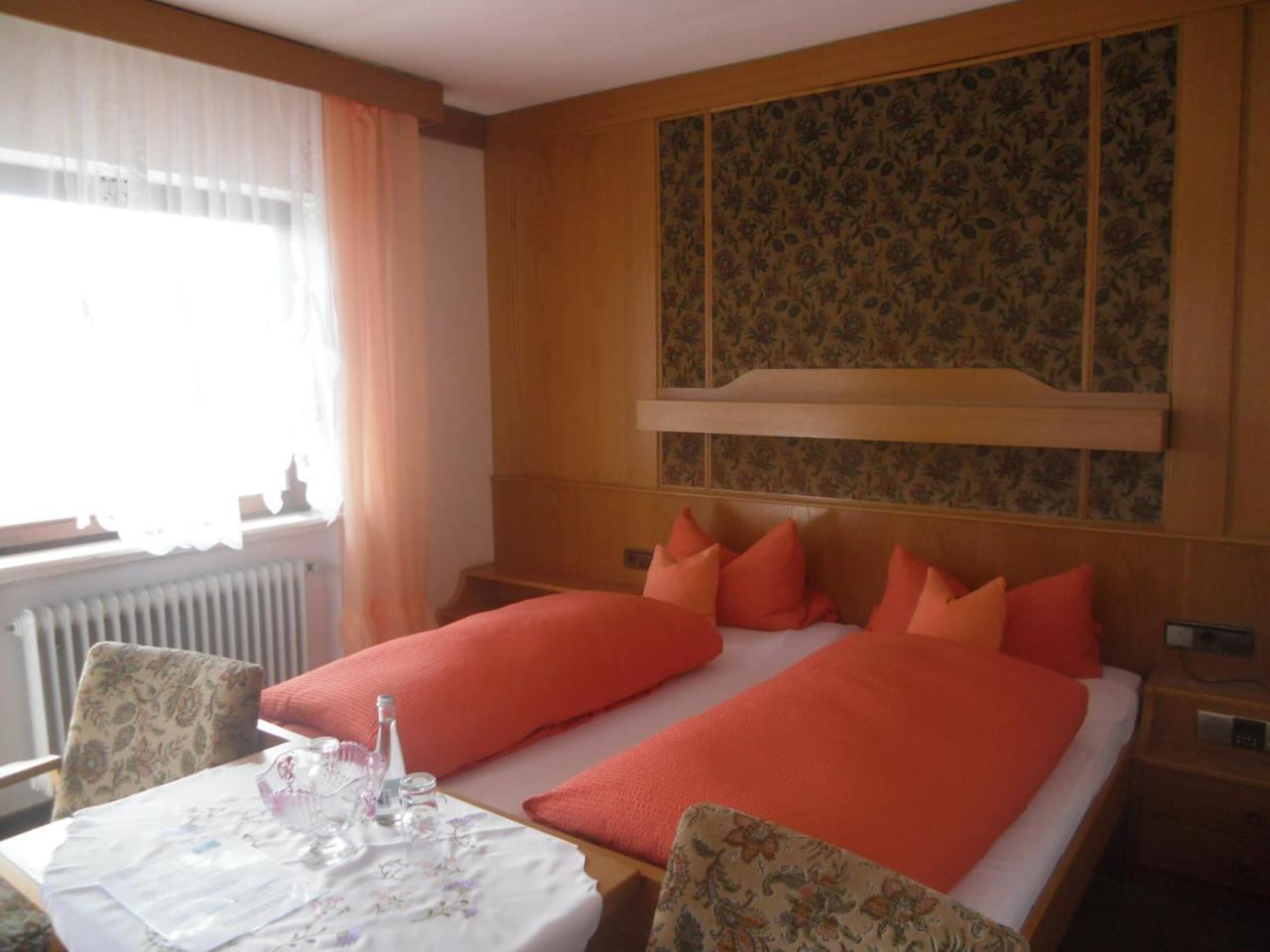 Hotel Zur Linde Bad Herrenalb Exterior photo